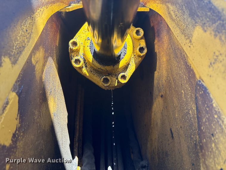 image for item EC4414 1995 John Deere 410D backhoe