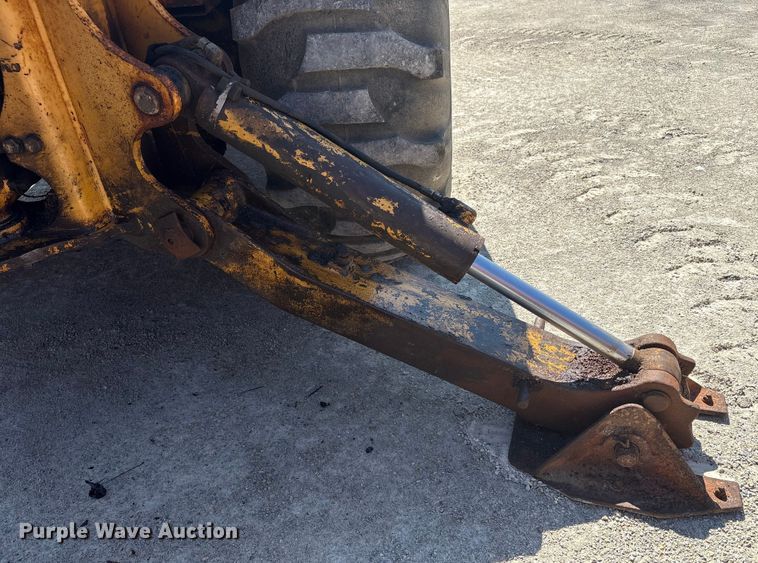 image for item EC4414 1995 John Deere 410D backhoe