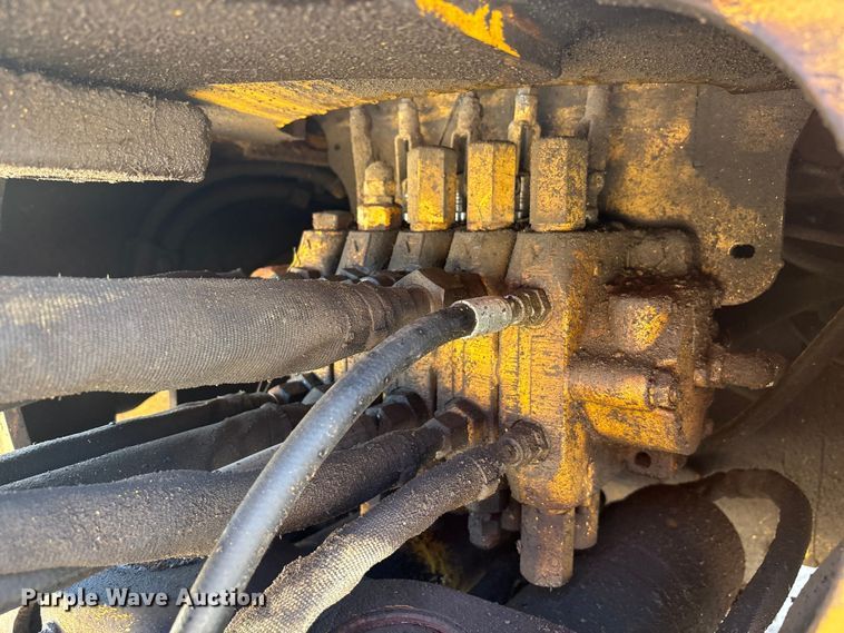 image for item EC4414 1995 John Deere 410D backhoe