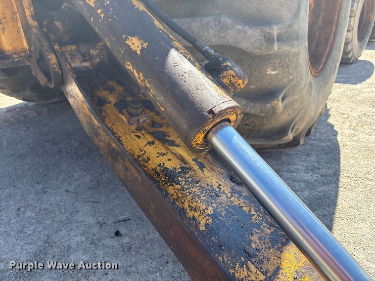 image for item EC4414 1995 John Deere 410D backhoe