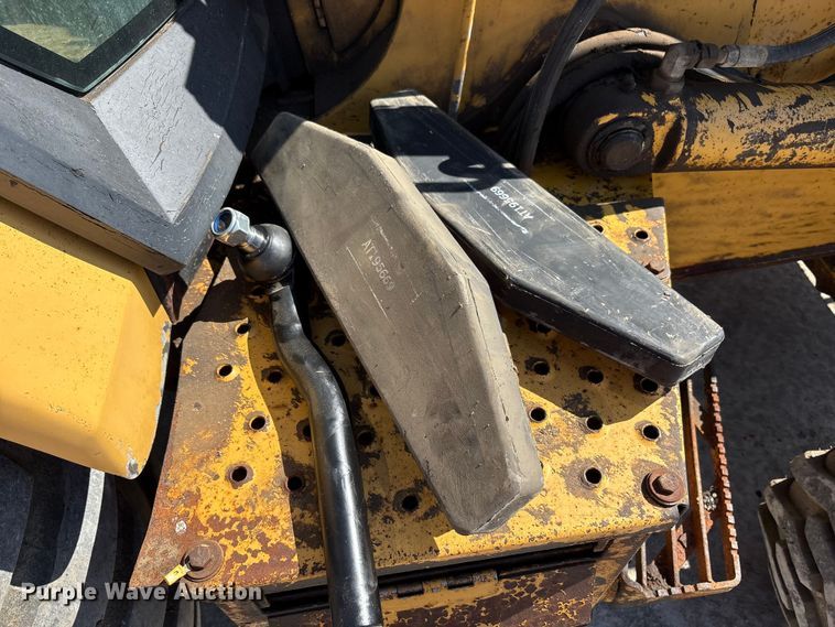 image for item EC4414 1995 John Deere 410D backhoe