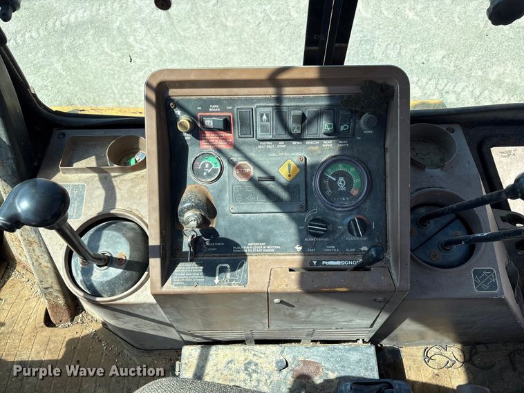 image for item EC4414 1995 John Deere 410D backhoe