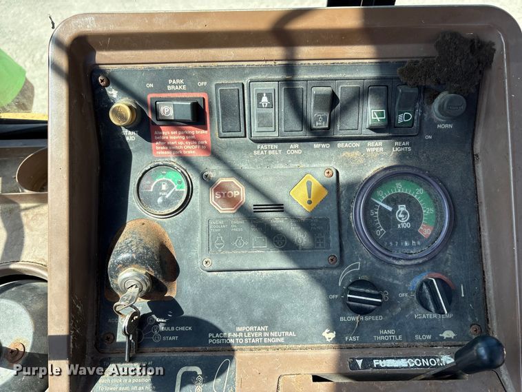 image for item EC4414 1995 John Deere 410D backhoe