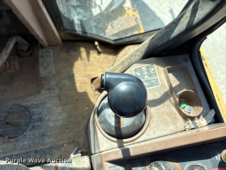 image for item EC4414 1995 John Deere 410D backhoe