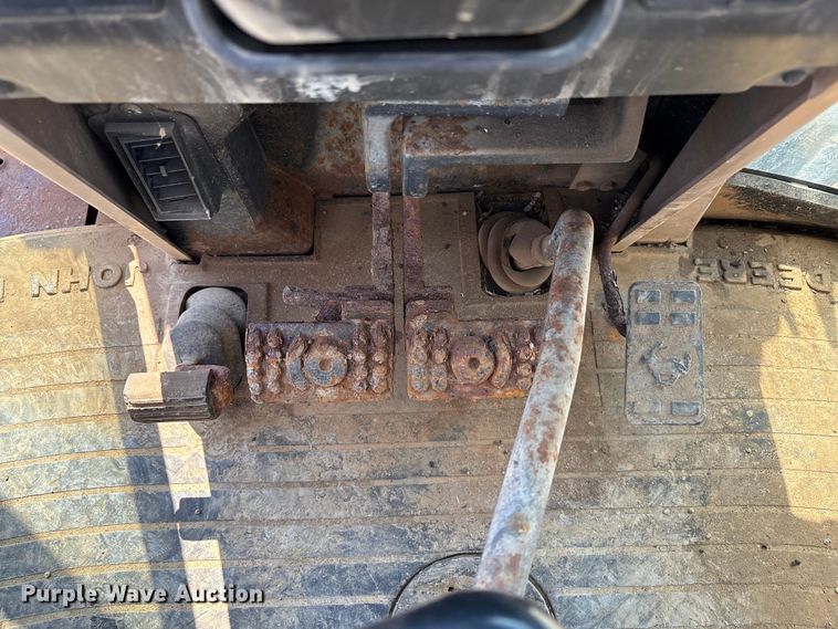 image for item EC4414 1995 John Deere 410D backhoe