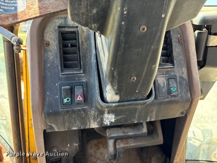 image for item EC4414 1995 John Deere 410D backhoe