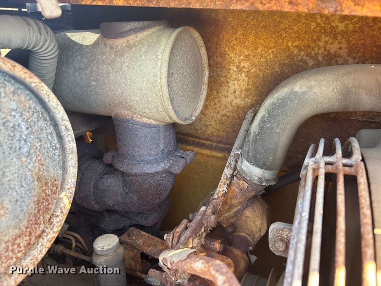 image for item EC4414 1995 John Deere 410D backhoe