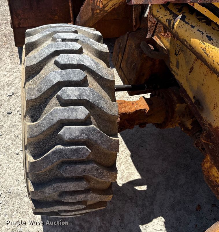 image for item EC4414 1995 John Deere 410D backhoe