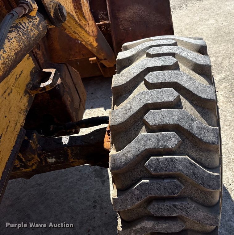 image for item EC4414 1995 John Deere 410D backhoe