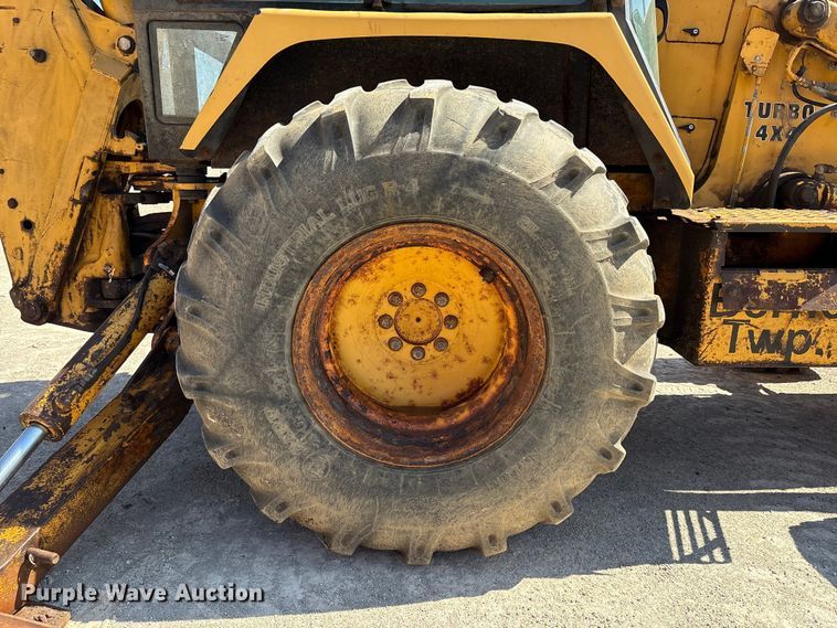 image for item EC4414 1995 John Deere 410D backhoe