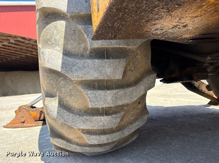 image for item EC4414 1995 John Deere 410D backhoe