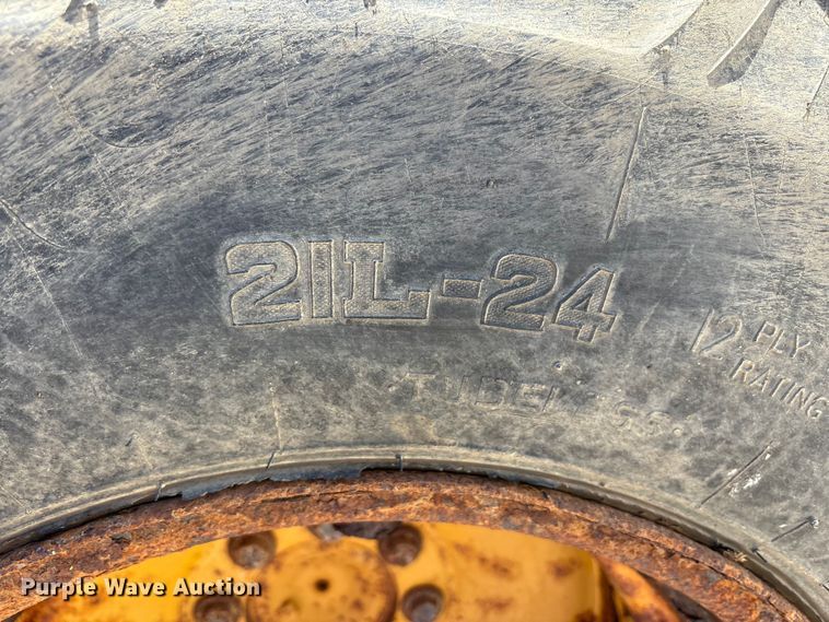 image for item EC4414 1995 John Deere 410D backhoe