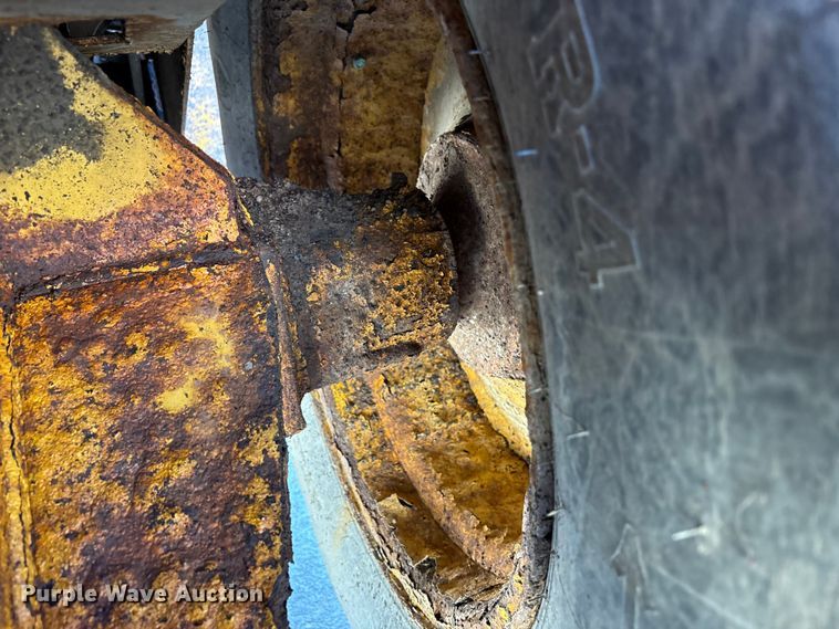 image for item EC4414 1995 John Deere 410D backhoe