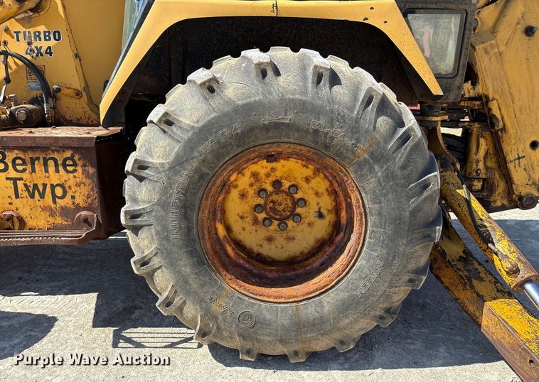 image for item EC4414 1995 John Deere 410D backhoe