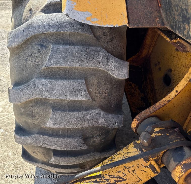 image for item EC4414 1995 John Deere 410D backhoe