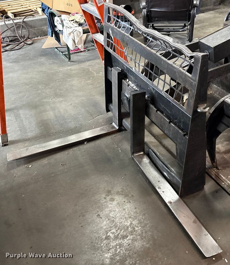 image for item EC4426 2016 Bobcat S570 skid steer loader