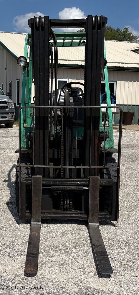 image for item EC4427 1999 Mitsubishi FG25B forklift