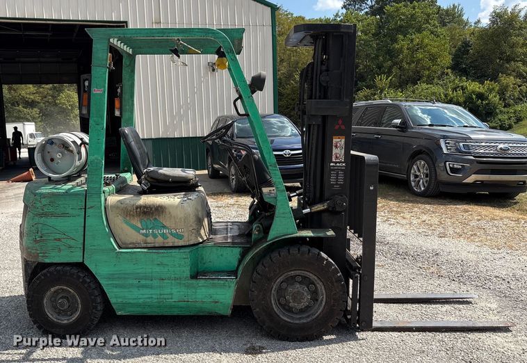 image for item EC4427 1999 Mitsubishi FG25B forklift