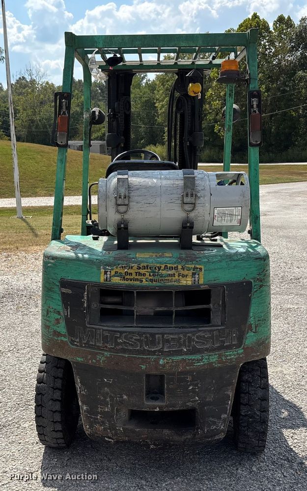 image for item EC4427 1999 Mitsubishi FG25B forklift