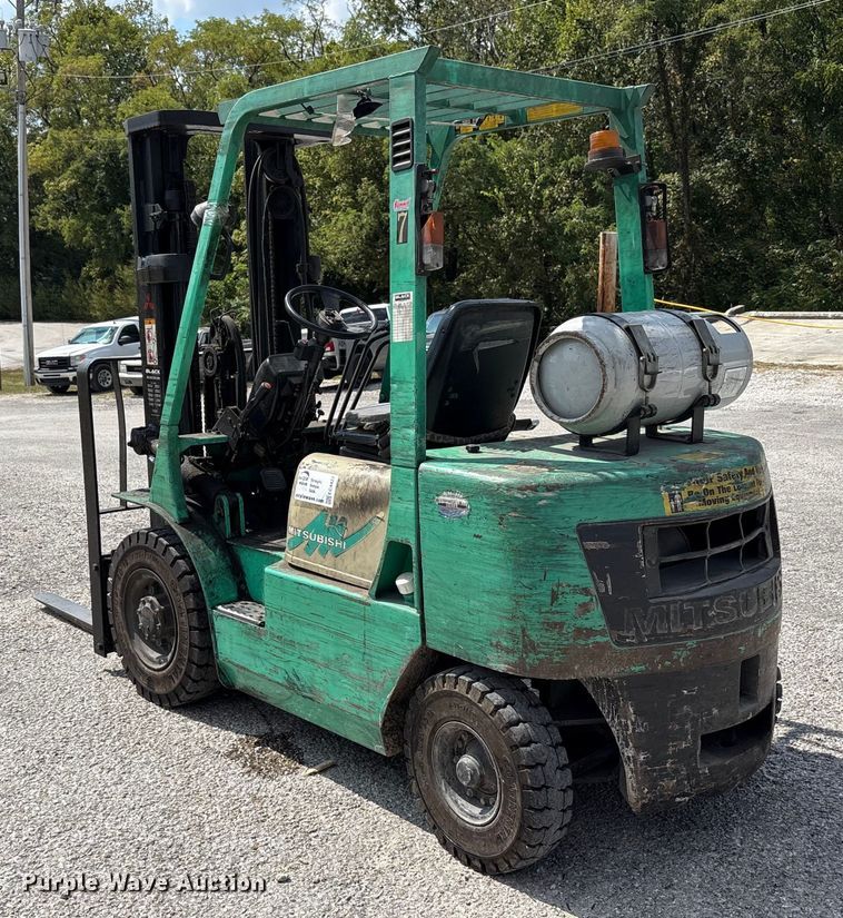 image for item EC4427 1999 Mitsubishi FG25B forklift