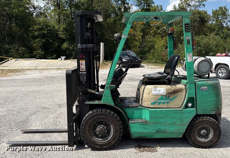 image for item EC4427 1999 Mitsubishi FG25B forklift