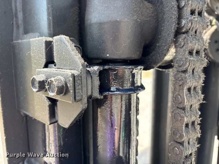 image for item EC4427 1999 Mitsubishi FG25B forklift