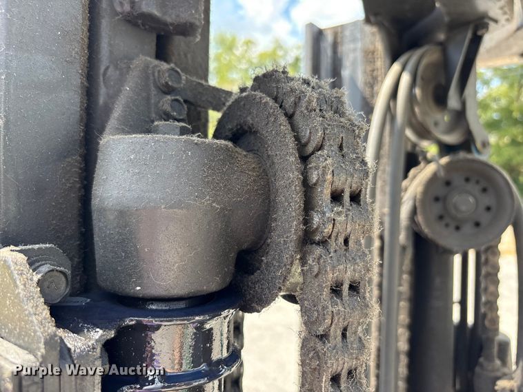 image for item EC4427 1999 Mitsubishi FG25B forklift