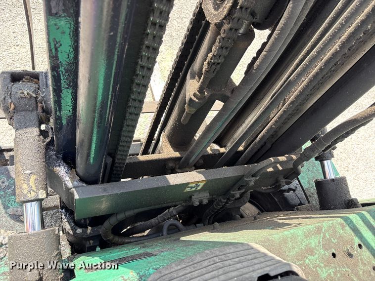 image for item EC4427 1999 Mitsubishi FG25B forklift