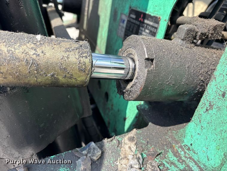 image for item EC4427 1999 Mitsubishi FG25B forklift