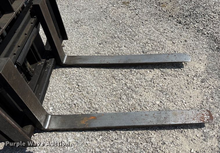 image for item EC4427 1999 Mitsubishi FG25B forklift