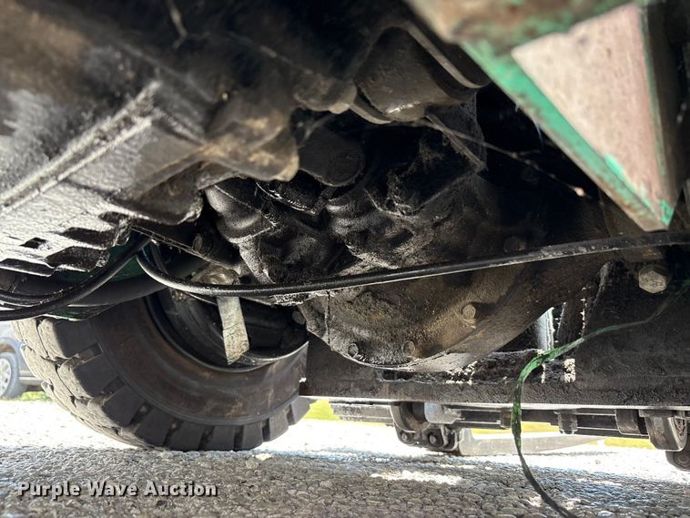 image for item EC4427 1999 Mitsubishi FG25B forklift