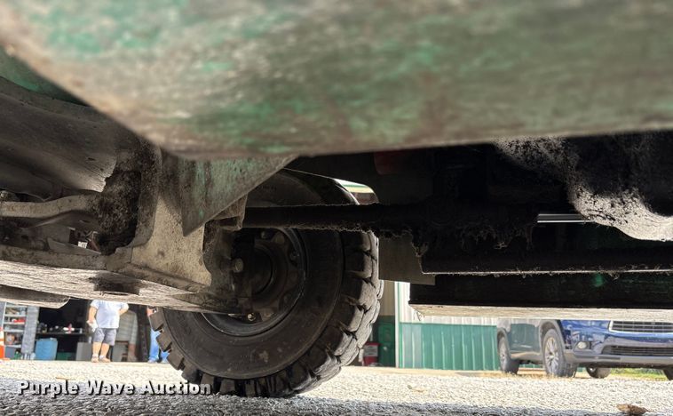 image for item EC4427 1999 Mitsubishi FG25B forklift