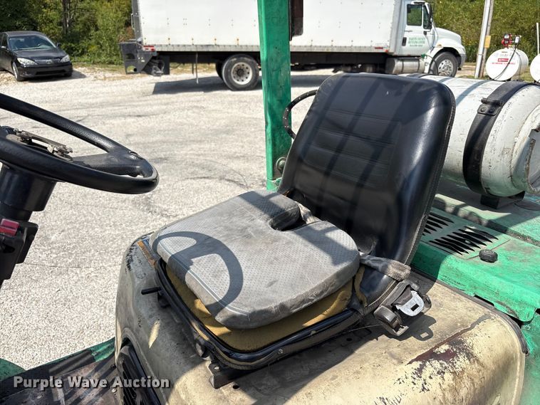 image for item EC4427 1999 Mitsubishi FG25B forklift