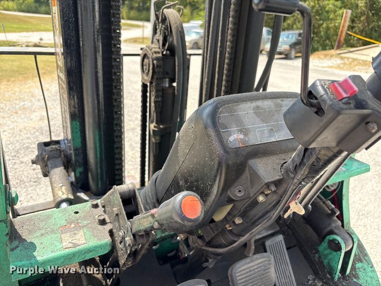 image for item EC4427 1999 Mitsubishi FG25B forklift