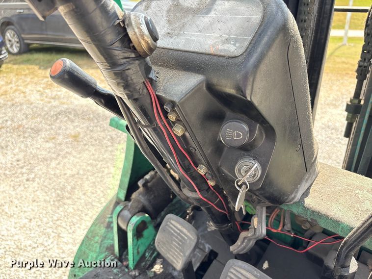 image for item EC4427 1999 Mitsubishi FG25B forklift