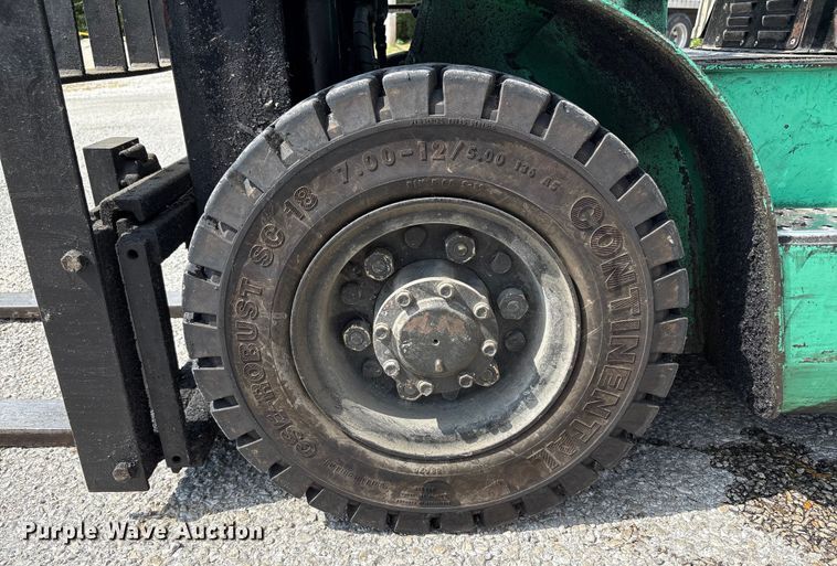 image for item EC4427 1999 Mitsubishi FG25B forklift