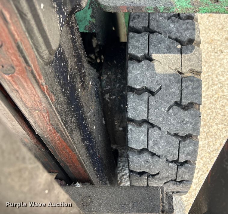 image for item EC4427 1999 Mitsubishi FG25B forklift