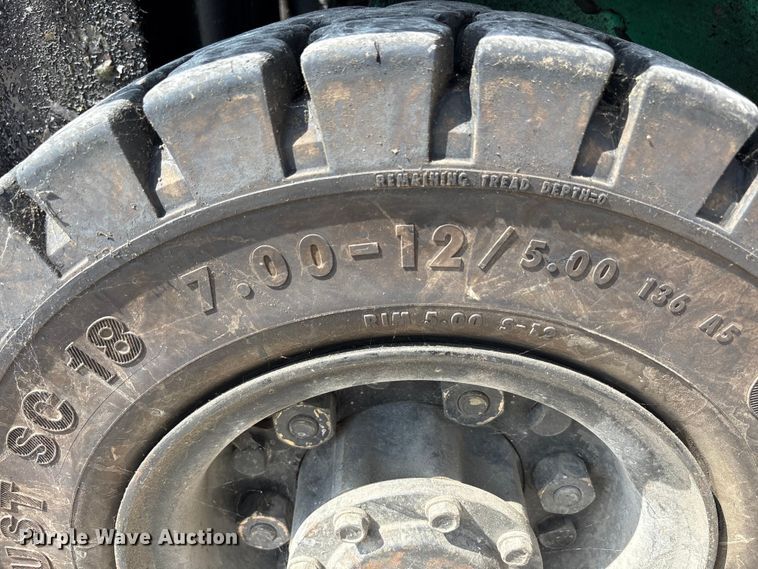 image for item EC4427 1999 Mitsubishi FG25B forklift