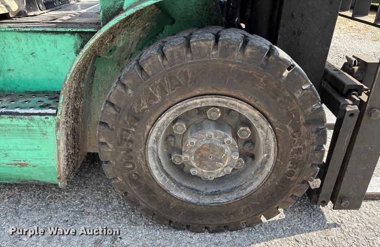 image for item EC4427 1999 Mitsubishi FG25B forklift