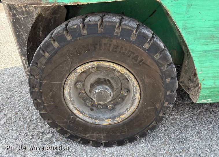 image for item EC4427 1999 Mitsubishi FG25B forklift