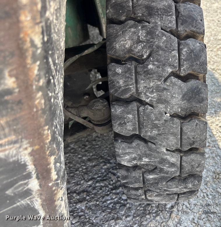 image for item EC4427 1999 Mitsubishi FG25B forklift