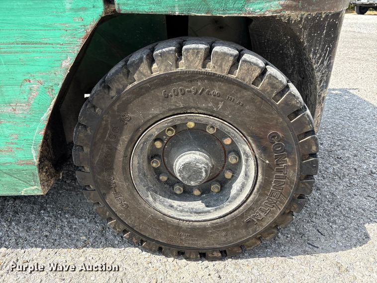 image for item EC4427 1999 Mitsubishi FG25B forklift