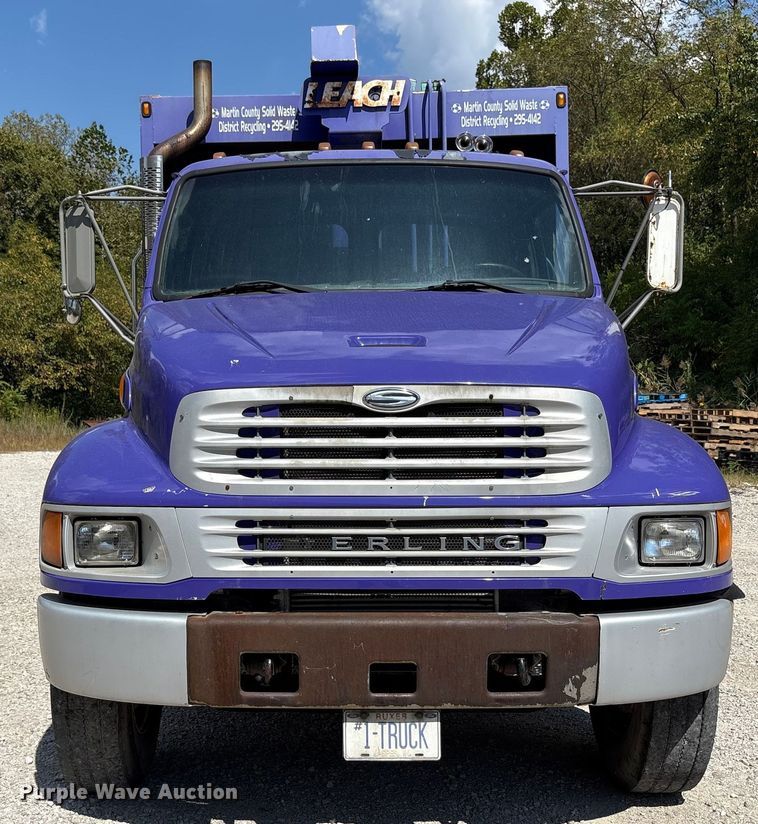 image for item EC4428 2001 Sterling  M7500 Acterra refuse truck