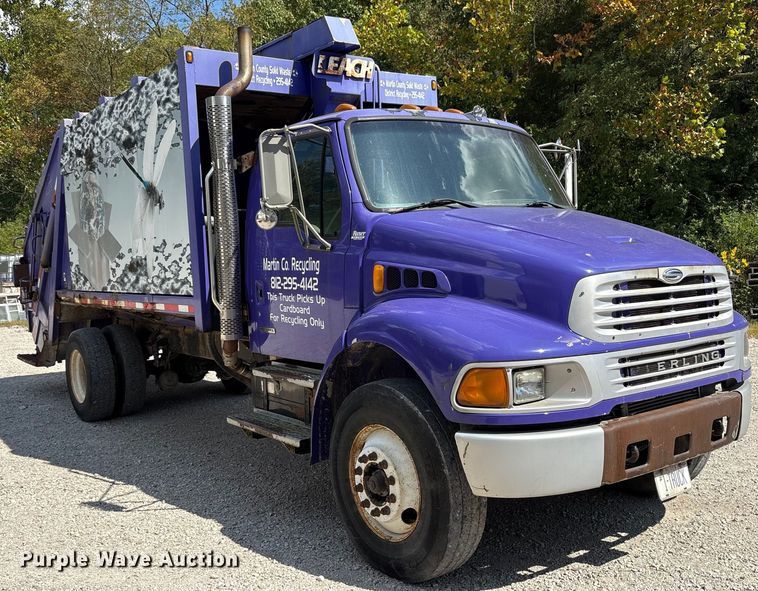 image for item EC4428 2001 Sterling  M7500 Acterra refuse truck