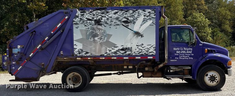 image for item EC4428 2001 Sterling  M7500 Acterra refuse truck