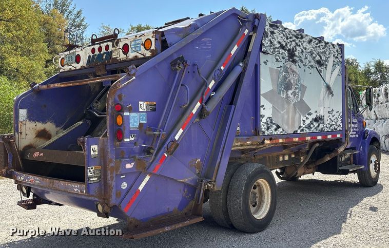image for item EC4428 2001 Sterling  M7500 Acterra refuse truck