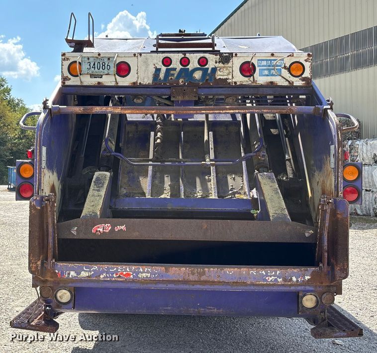 image for item EC4428 2001 Sterling  M7500 Acterra refuse truck