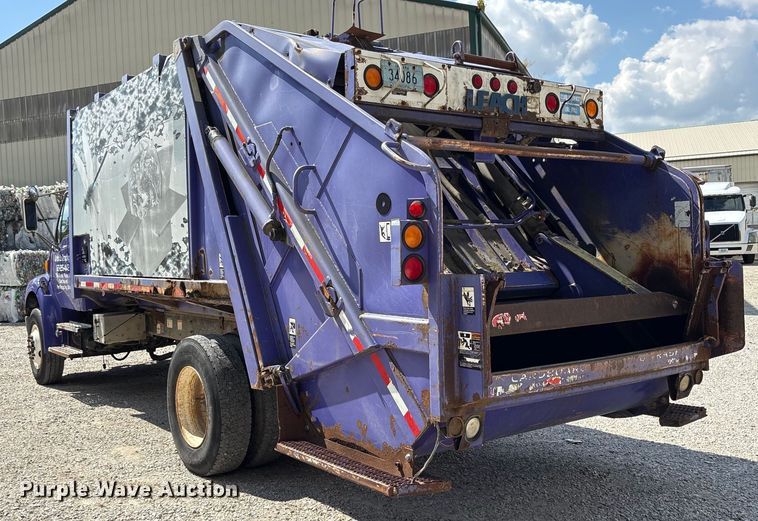image for item EC4428 2001 Sterling  M7500 Acterra refuse truck
