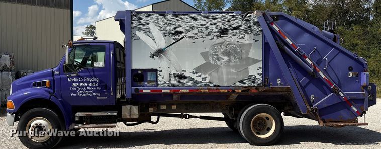 image for item EC4428 2001 Sterling  M7500 Acterra refuse truck