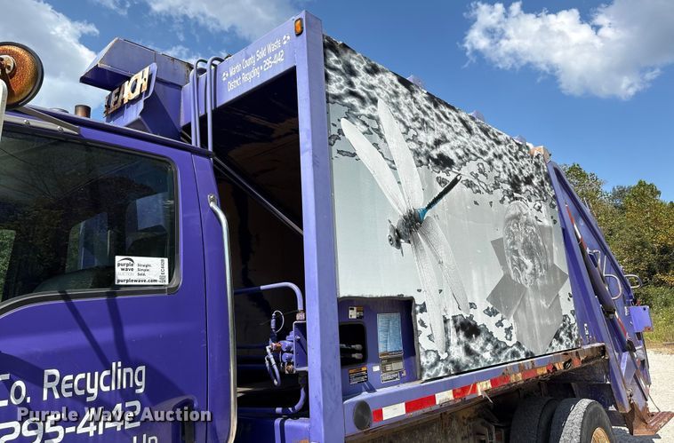 image for item EC4428 2001 Sterling  M7500 Acterra refuse truck